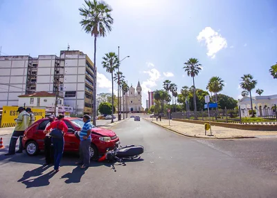 Colisão entre carro e moto no Centro de Teresina