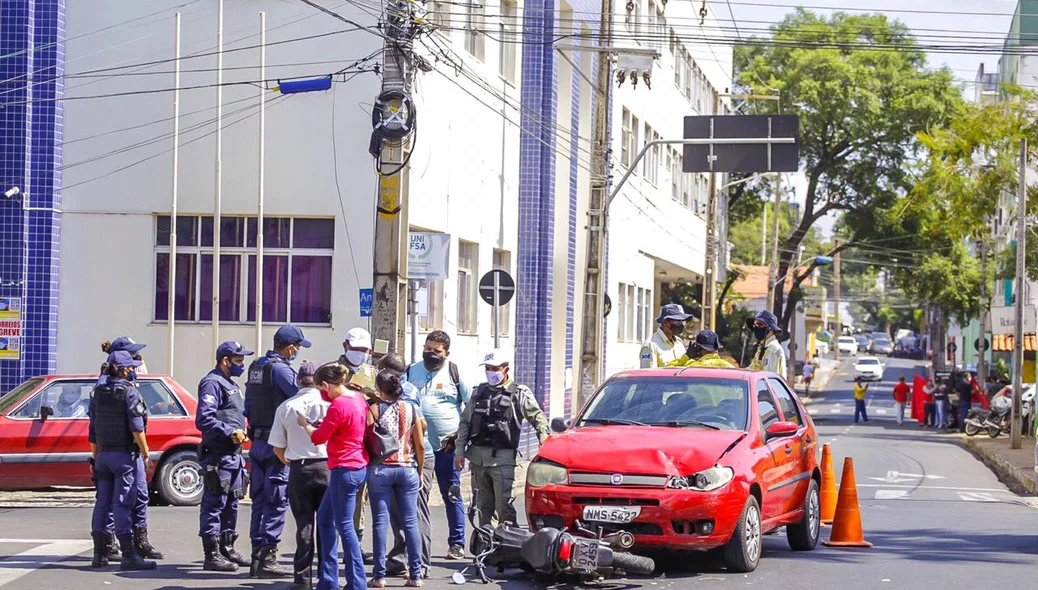 Duas mulheres ficaram feridas em acidente em Teresina 