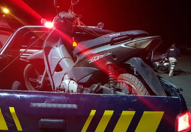 Motocicleta recuperada pela PRF em Inhuma