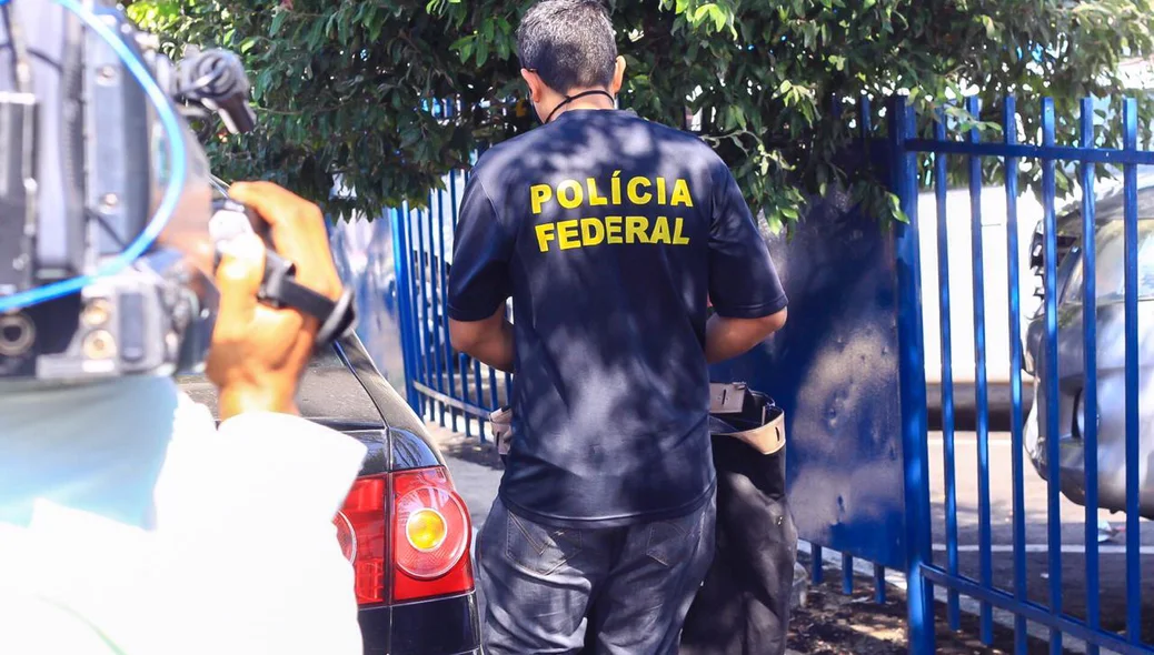 Policial federal durante operação em Teresina