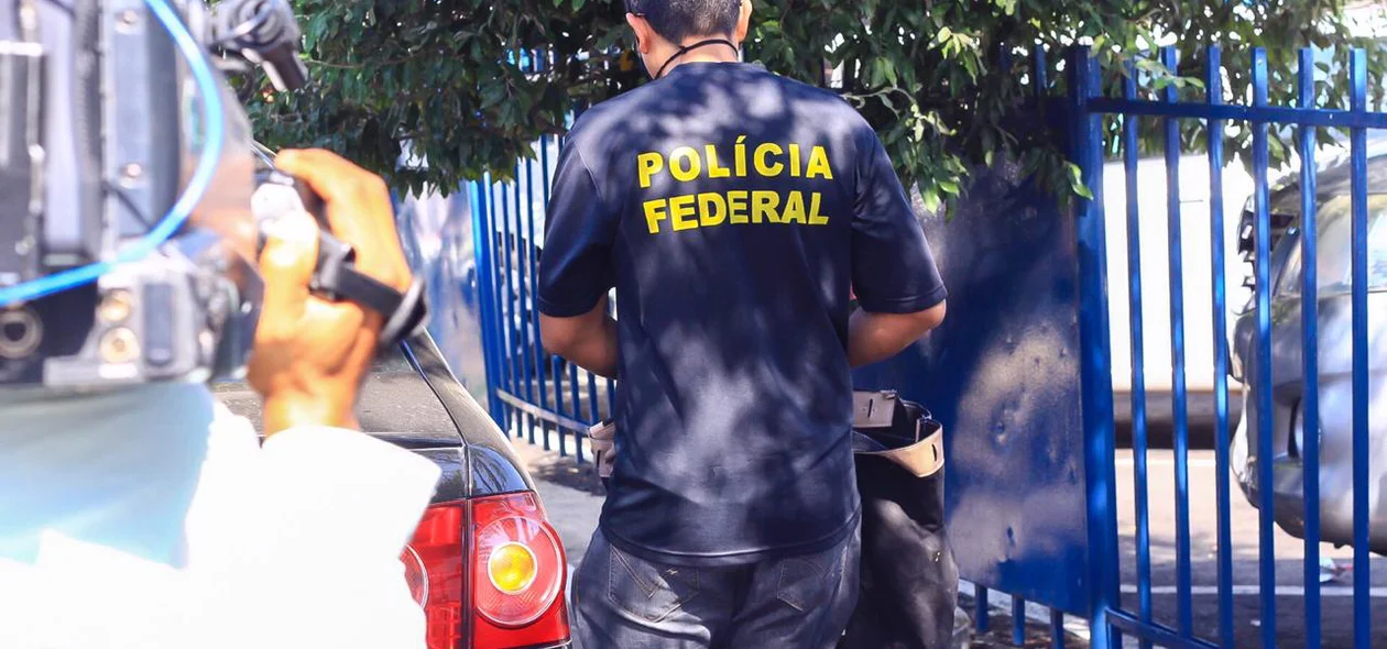 Policial federal durante operação em Teresina