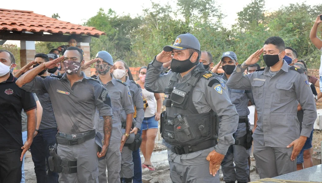 Policiais realizam homenagem ao soldado da PM