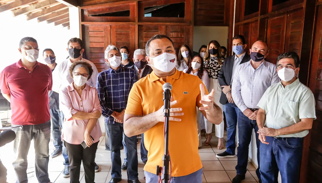 Evaldo Gomes durante seu pronunciamento