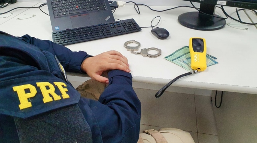 PRF prende condutor embriagado e inabilitado em Parnaíba