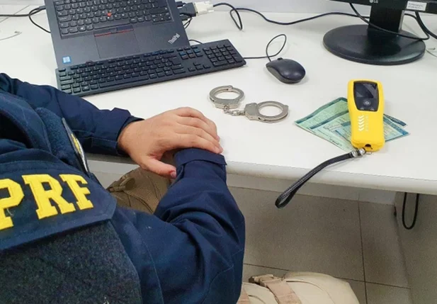 PRF prende condutor embriagado e inabilitado em Parnaíba