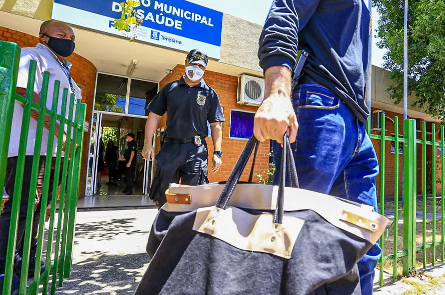 Polícia Federal saindo da FMS