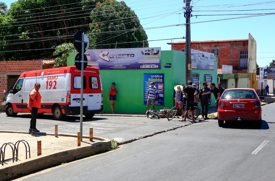 Acidente entre carro e moto deixa duas pessoas feridas em Teresina