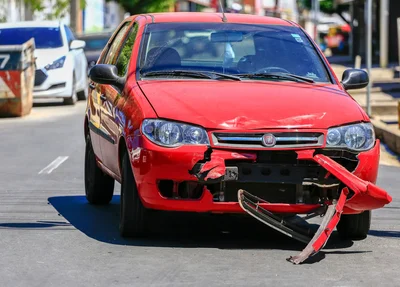 Acidente envolvendo carro e moto na zona leste de Teresina