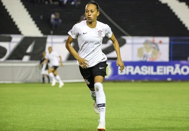 Atacante Adriana Silva