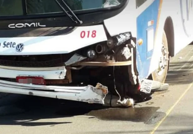 Acidente entre moto e ônibus deixou um morto e outro ferido