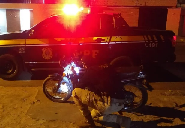Moto recuperada pela PRF-PI