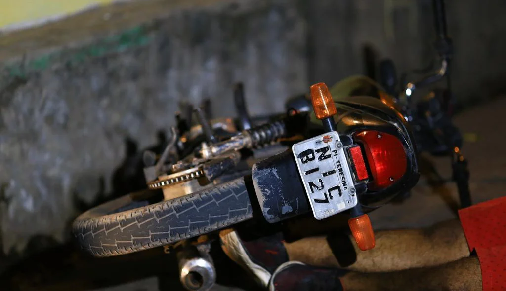 Motocicleta com placa adulterada