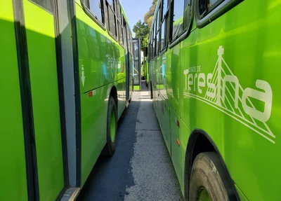 Motoristas e cobradores de ônibus realizam manifestação em Teresina
