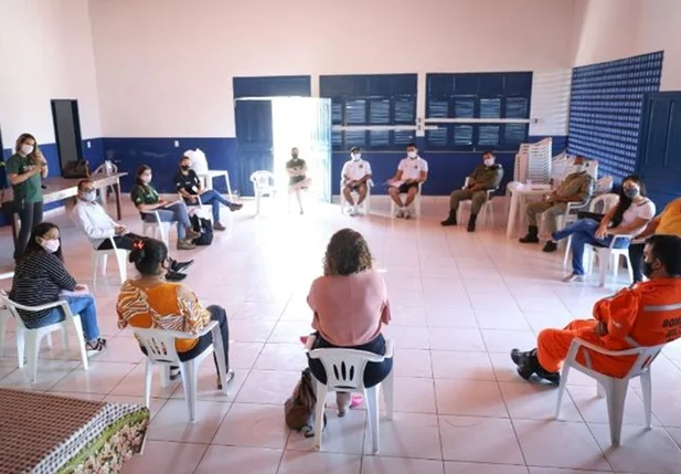 Órgãos montam plano de ação após aparecimento de tubarões em Luís Correia