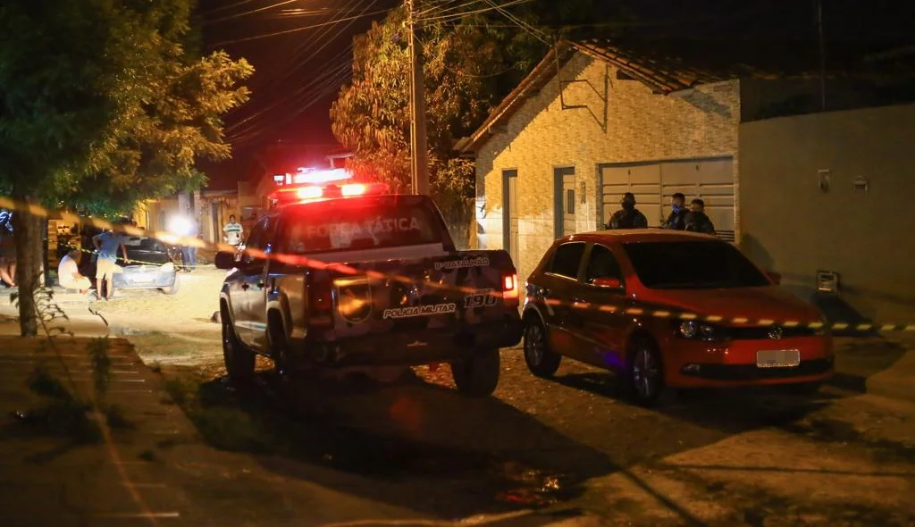 Polícia Militar foi acionada para isolar o local do crime
