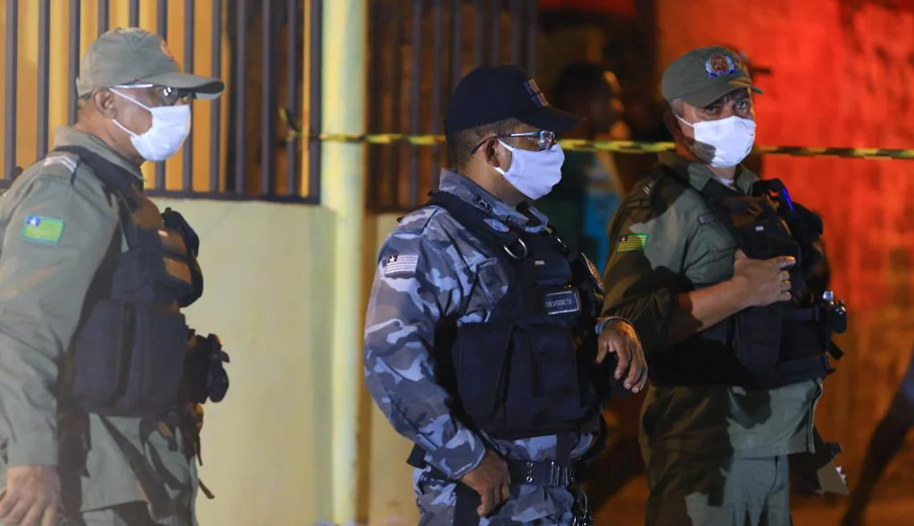 Policiais militares no local da ocorrência