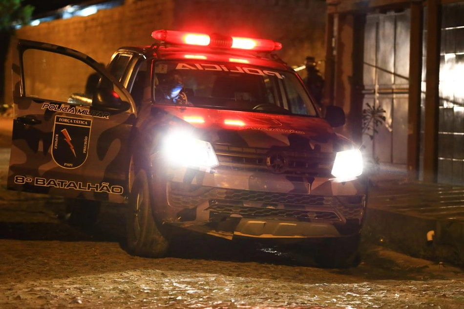 Viatura do 8º Batalhão da Polícia Militar