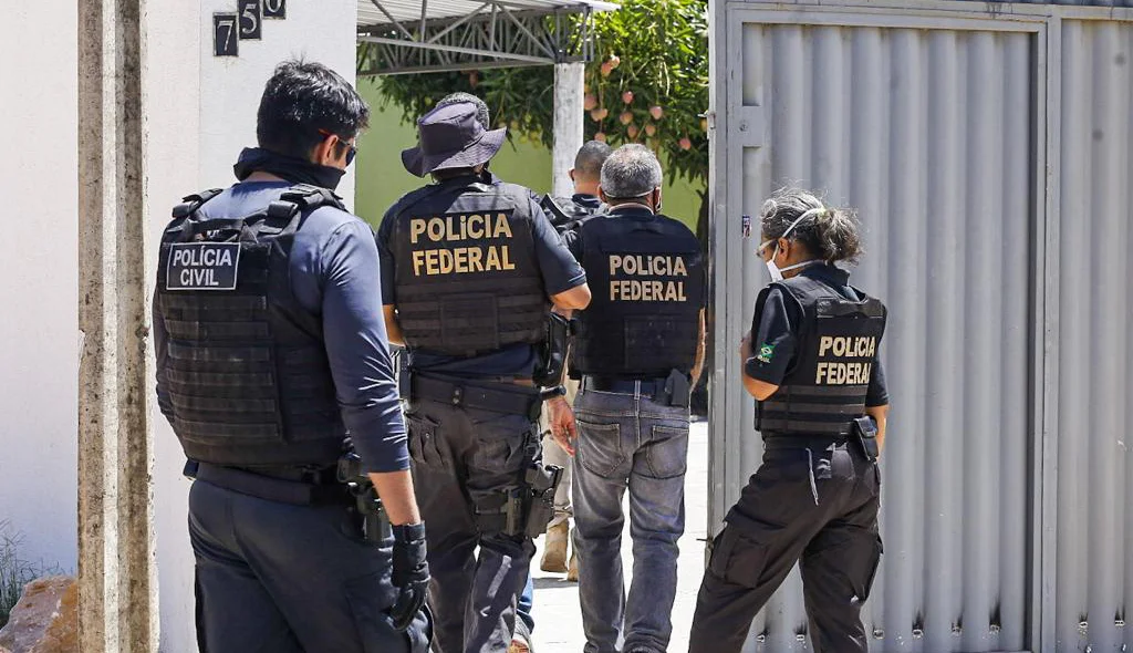 Equipes da PF, Gaeco e Denarc fazem buscas na Operação Integração