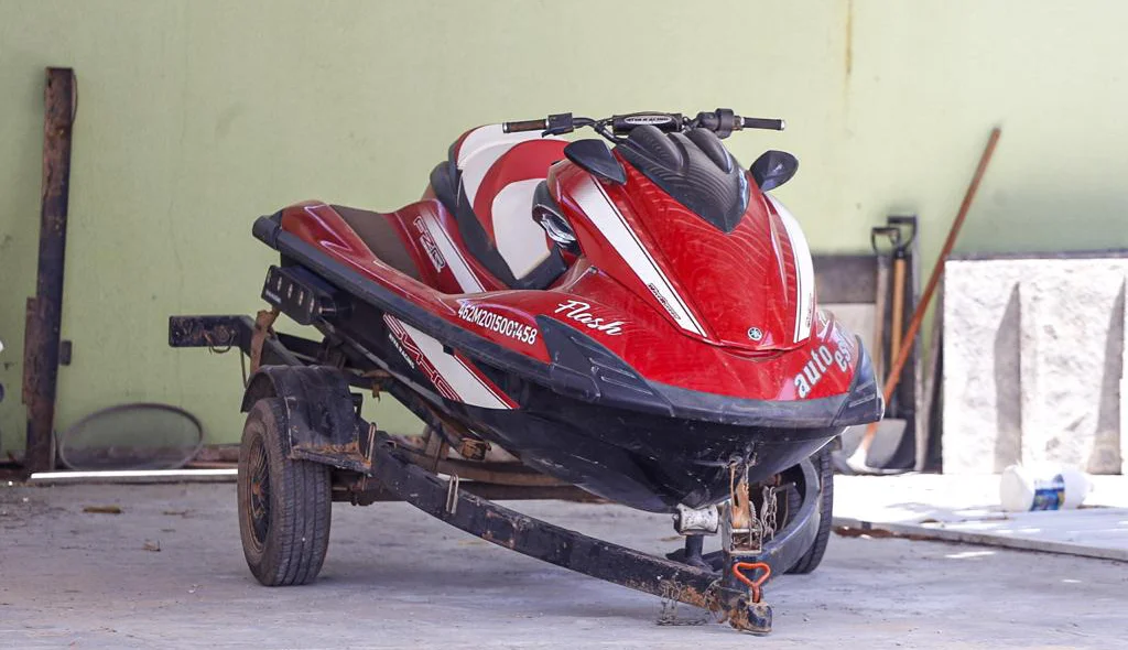Moto aquática encontrada em um dos endereços alvos da operação da PF