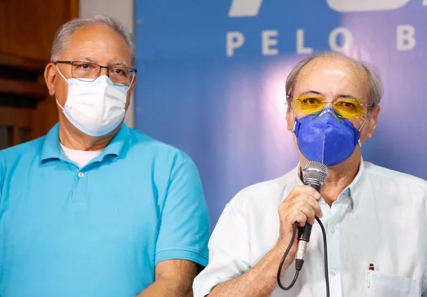 Kleber Montezuma ao lado de Sílvio Mendes