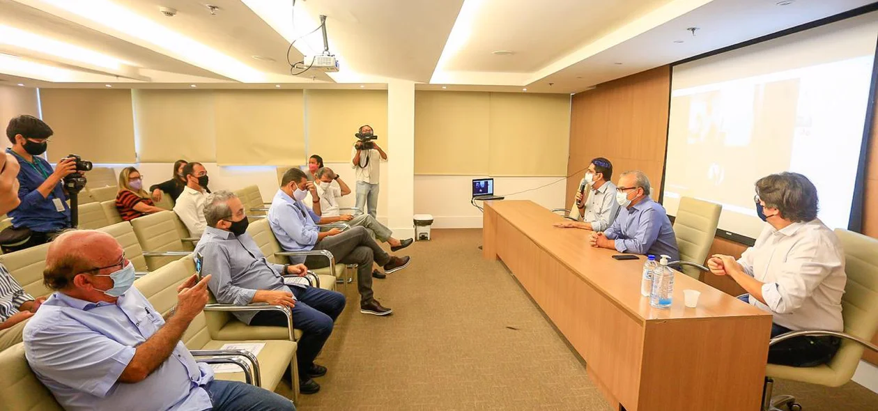 Políticos em reunião