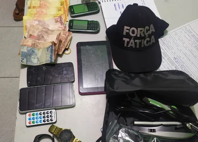 Objetos apreendidos na residência