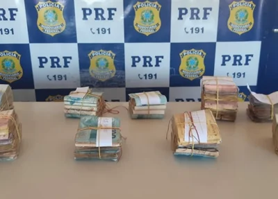 Quantia de quase 50 mil reais apreendida pela PRF
