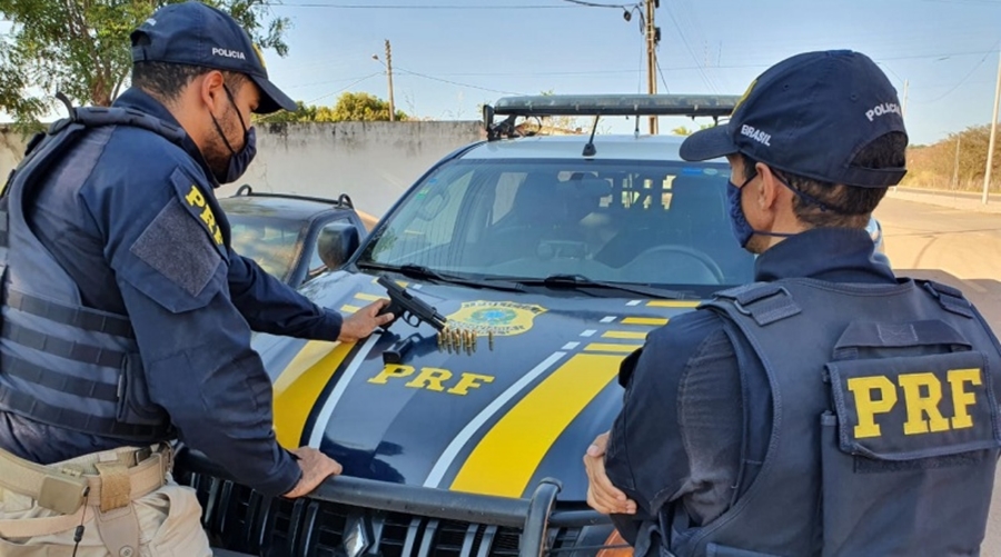 Arma de uso restrito apreendida pela PRF