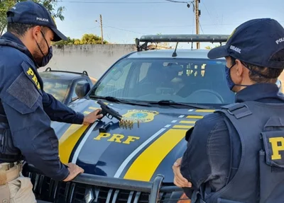Arma de uso restrito apreendida pela PRF