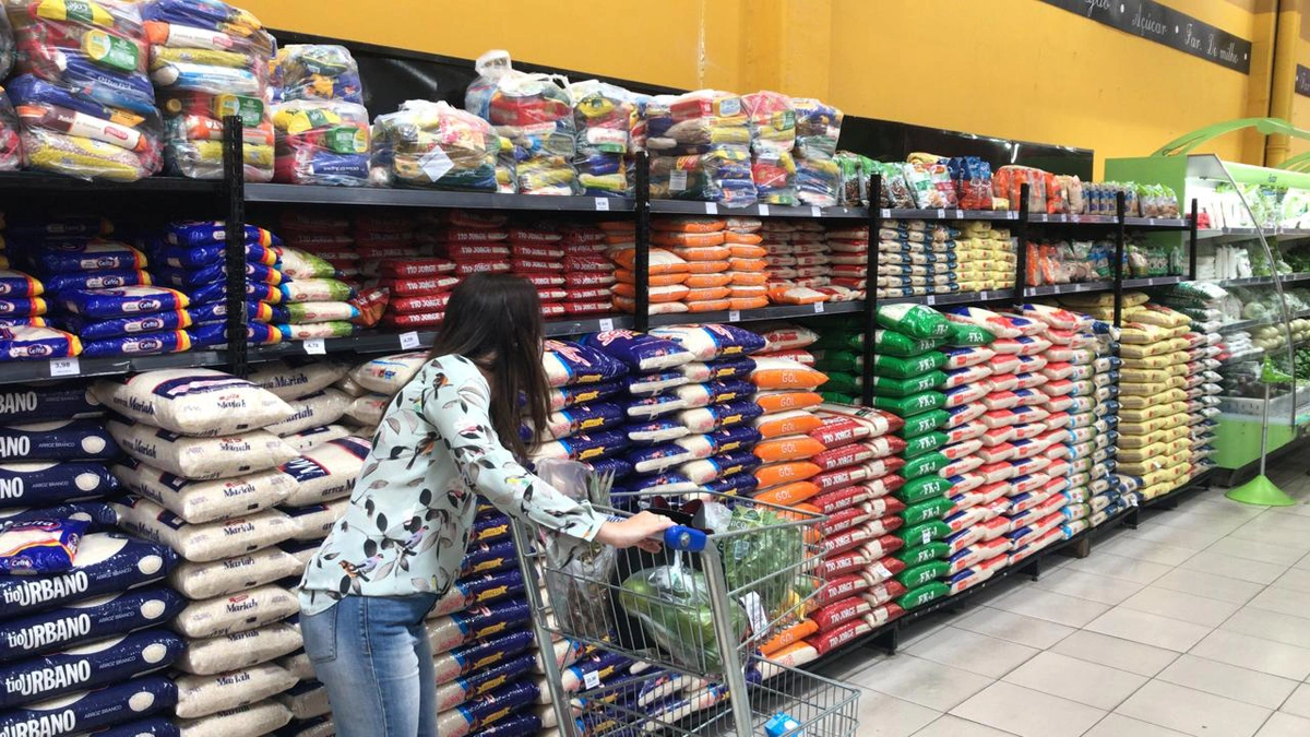 Consumidores reclamam da alta no preço do arroz 