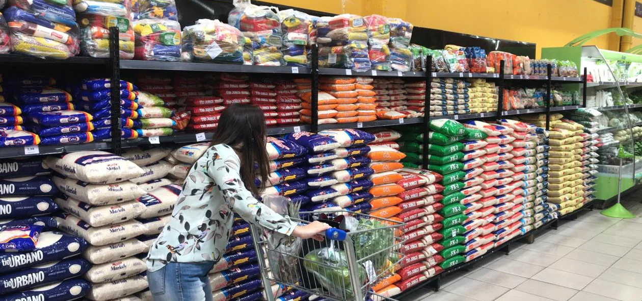 Consumidores reclamam da alta no preço do arroz 