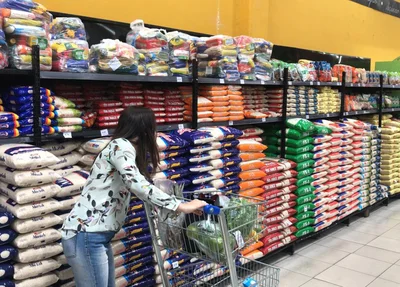 Consumidores reclamam da alta no preço do arroz 