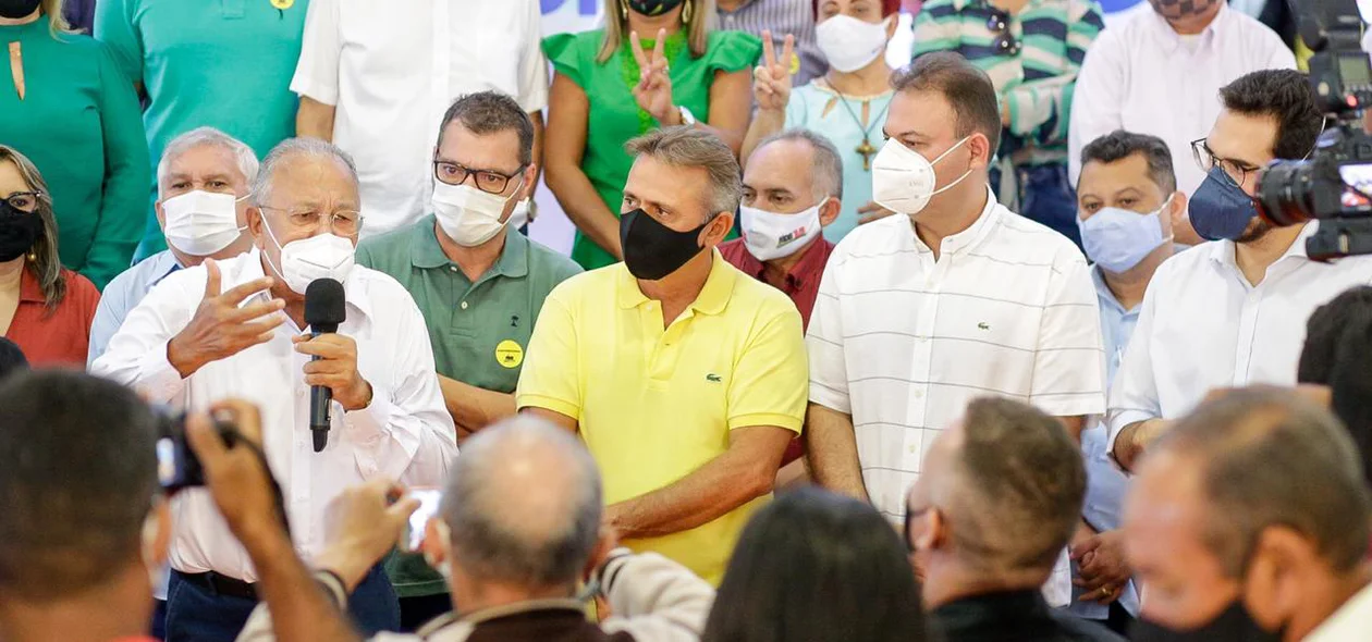 Dr. Pessoa discursa durante lançamento de sua candidatura à Prefeitura de Teresina