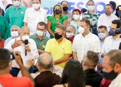 Dr. Pessoa discursa durante lançamento de sua candidatura à Prefeitura de Teresina
