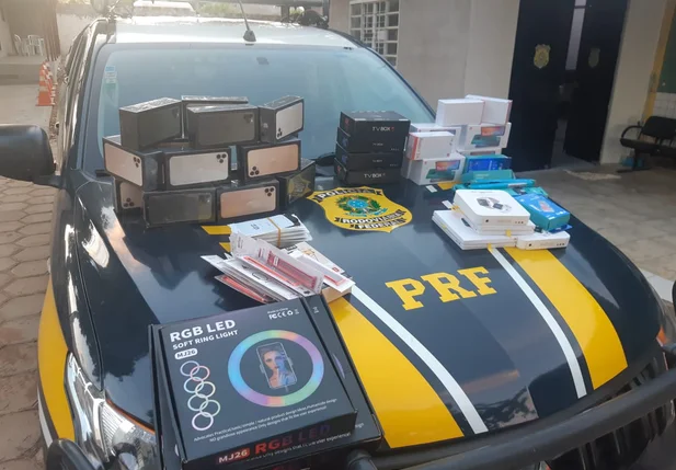 Parte da mercadoria apreendida pela PRF