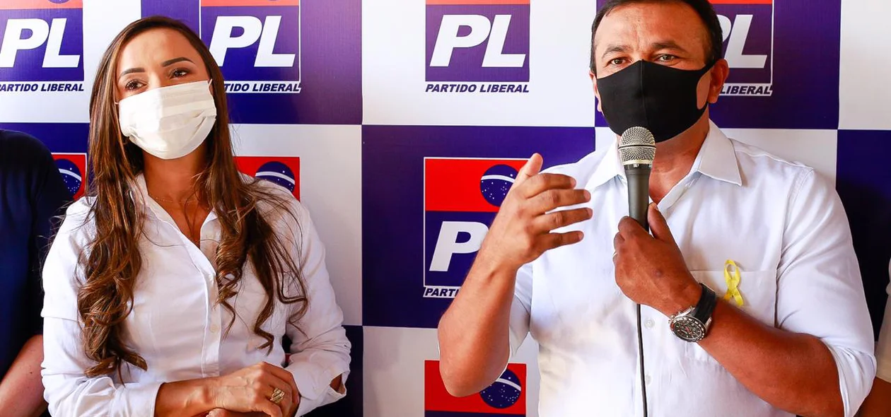 Pastora Diana ao lado de Fábio Abreu