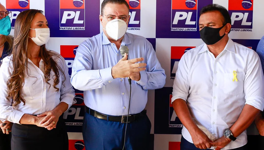 Pastora Diana ao lado de Gessivaldo Isaías e Fábio Abreu