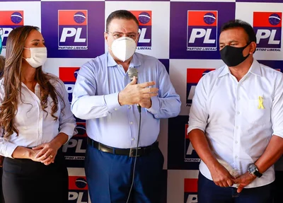 Pastora Diana ao lado de Gessivaldo Isaías e Fábio Abreu