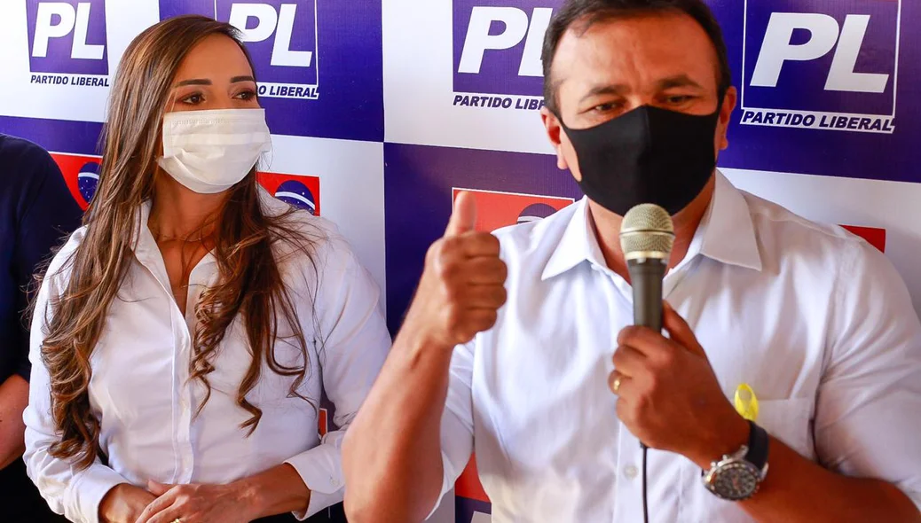 Pastora Diana Carvalho é formalizada como vice de Fábio Abreu