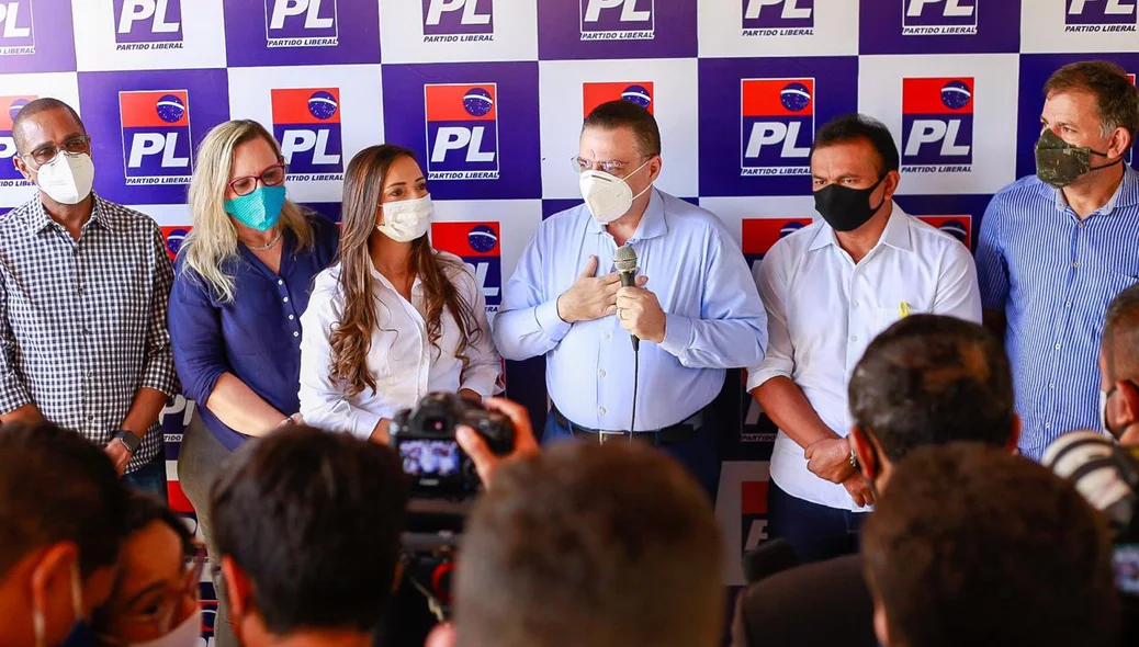 Políticos presentes no anúncio de Diana Carvalho como vice de Fábio Abreu