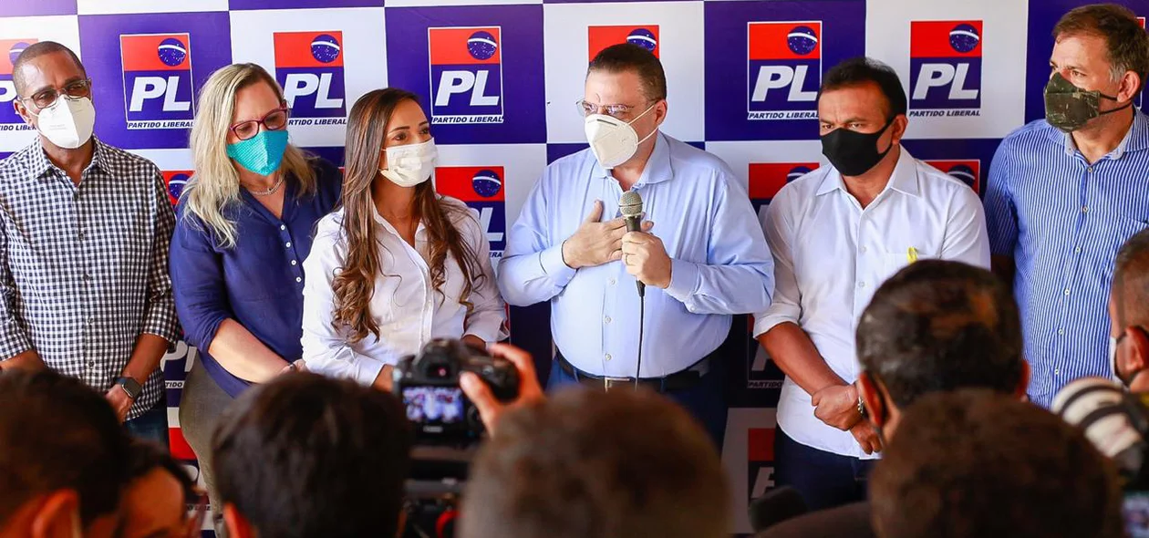 Políticos presentes no anúncio de Diana Carvalho como vice de Fábio Abreu