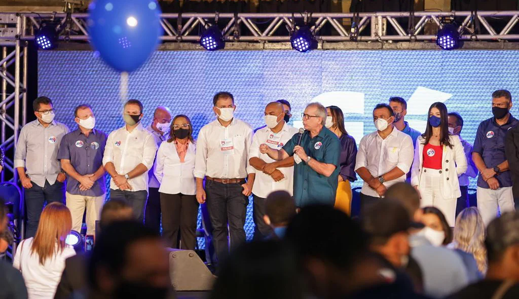 Aliados do Fábio Abreu em convenção na cidade de Teresina