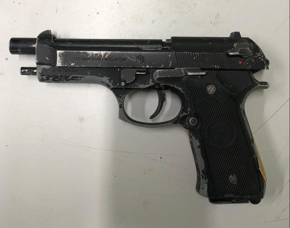 Arma encontrada na casa do acusado