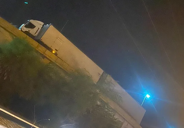 Carreta que ficou presa 