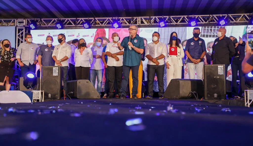 Políticos reunidos na convenção do PL 