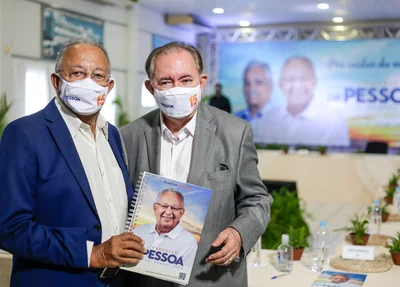 Dr. Pessoa e João Henrique com plano de governo do MDB