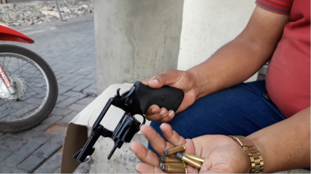 Policial reagiu a ação criminosa e acertou um dos bandidos