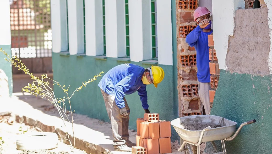 Reforma de escola no bairro Parque Piauí