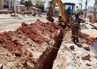 Avenida interditada para obra da rede de esgoto