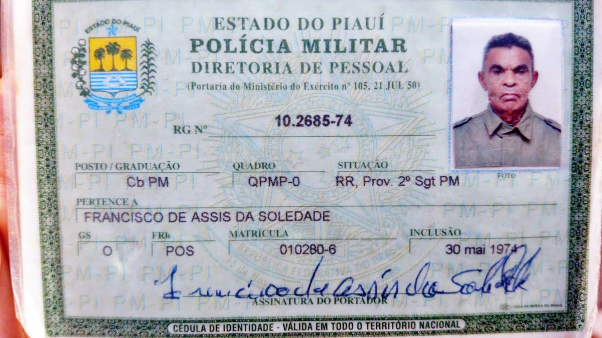 Carteira de identidade do policial militar aposentado